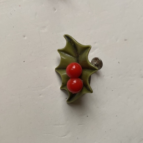Vintage Christmas Holly and Berries Earrings screwbacks - Picture 9 of 10